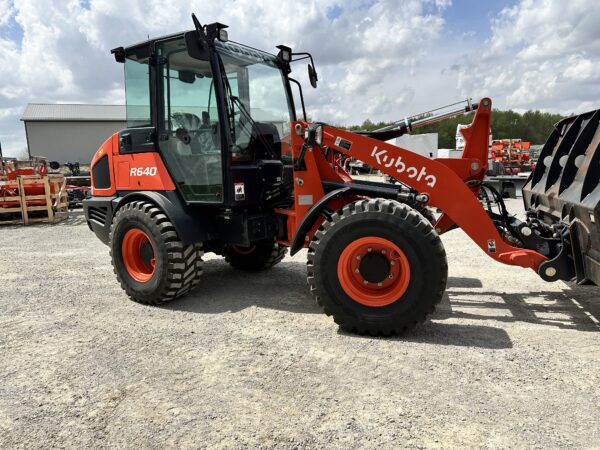 2024 R640 (FORMER RENTAL) - Image 6